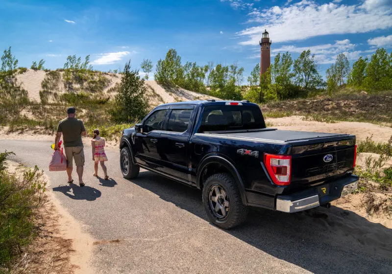 Roll-N-Lock M-Series Tonneau Cover For 2015–2020 Nissan Navara Np300 Dc (Thailand Spec), 4'10" Bed 2